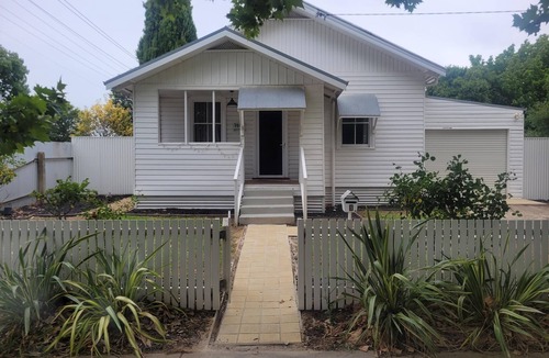 Turvey Park House | Haven on Halloran “Cute as a Button” Pool, Free Wifi & Netflix