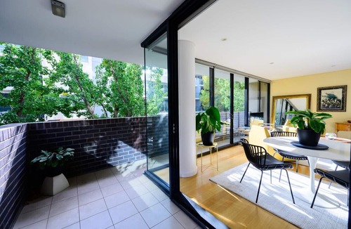 South Yarra Apartment | HAZEL Chapel St Socialite. Pool, Spa & Gym