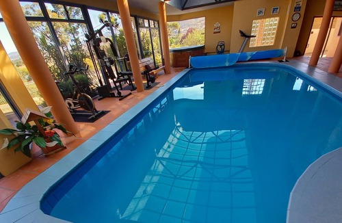 Berriedale House | Health Spa resort, Waterfront, Walk to Mona - FREE Netflix
