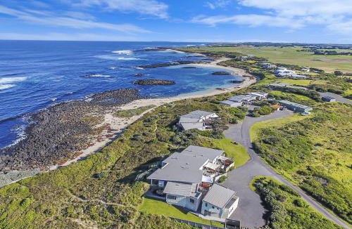 Port Fairy Villa | Hearns Beachside Villa 2