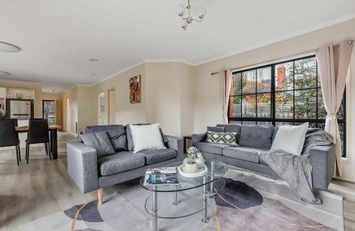 McKinnon House | Heart of McKinnon Units by Ready Set Host