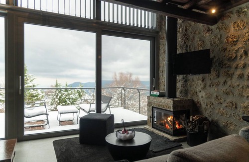 Mesaia Trikala Ski Chalet | Heartbeat Deluxe Chalet, Heartbeat Mountain Escapes