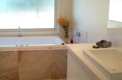 Heathcote South Bed & Breakfast | Heathcote Views with wifi , spabath & carport
