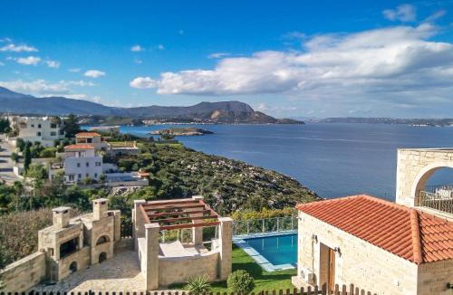 Plaka Villa | Hectoras Villa in Plaka BY APOKORONAS-VILLAS