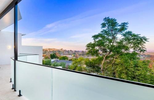 Kooringal House | Heights of Luxury - Elite Contemporary Entertainer