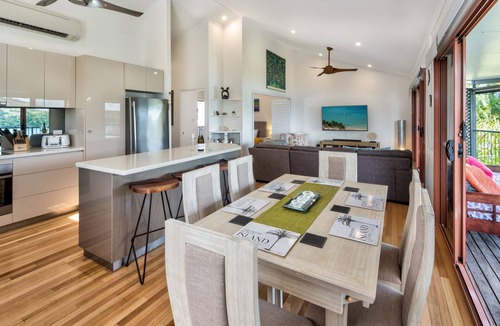 Hamilton Island Villa | Heliconia 10 Hamilton Island - oceanviews, buggy and transfers