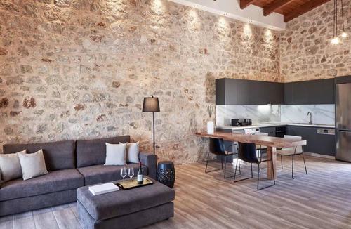 Kallithea House | Helm’s Entire Private Sea