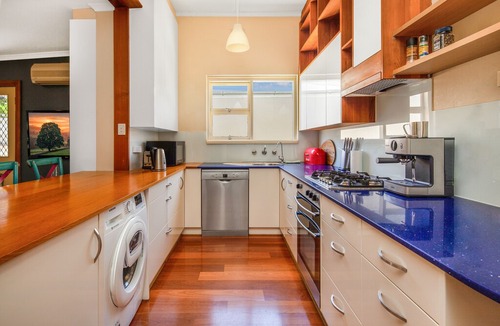 Henley Beach South House | ⭐️Henley Beach Haven⭐️ Sleeps 6, WiFi, Netflix, Parking