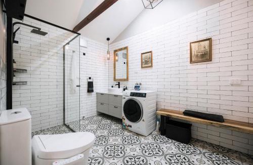Medlow Bath House | Heritage Log Cabin and Garden w Outdoor Hot Tub