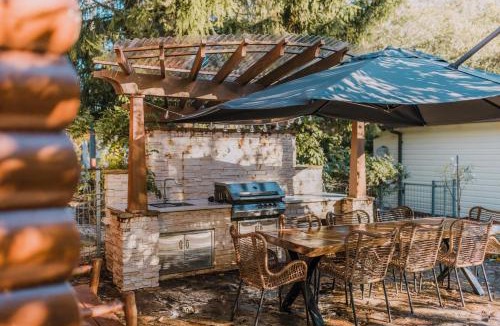 Medlow Bath House | Heritage Log Cabin and Garden w Outdoor Hot Tub