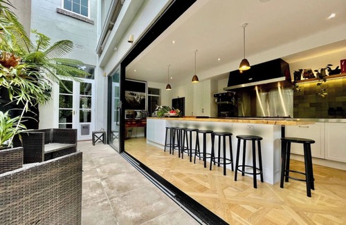 St Kilda House | Heritage terrace house with oasis pool garden by the beach