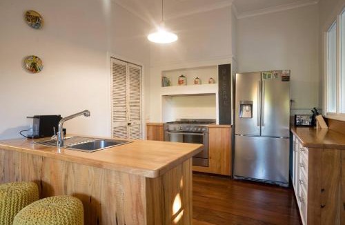 Margaret River House | Higgins Hideaway - Central Cottage with Garden Oasis
