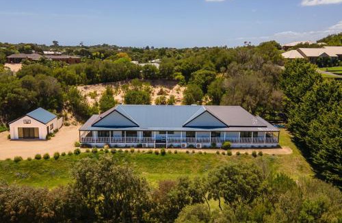 Tootgarook House | Highbury's Peaceful Retreat with gas heated plunge pool