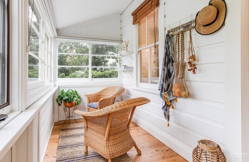 Leura House | Highland Cottage with Indoor Fireplace - Modern Country Life in Leura