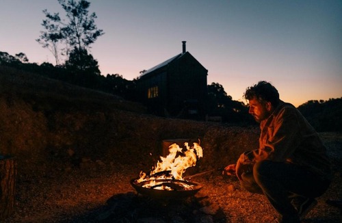 Reedy Creek House | Hike to your Off-Grid Cabin Deep in Nature - Jasper