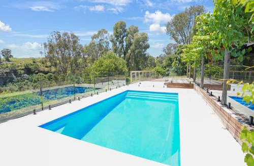 Merrijig House | Hil & Jack's Riverfront Cabin, Merrijig Mt Buller