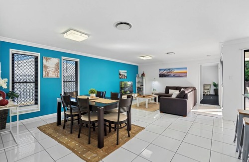 Emu Park Apartment | Hill Street Hideaway - Pet Friendly