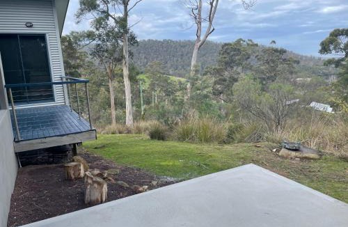 Nubeena House | Hill Top Retreat