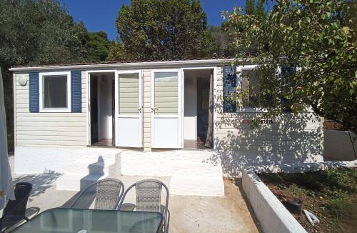 Skiathos Town House | Hillbilly cabin, 2 studios in nature with terrace and parking