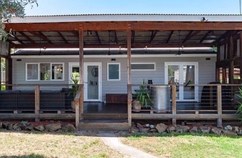 Eildon House | Hillside Haven - Beautifully presented and recently renovated family holiday home