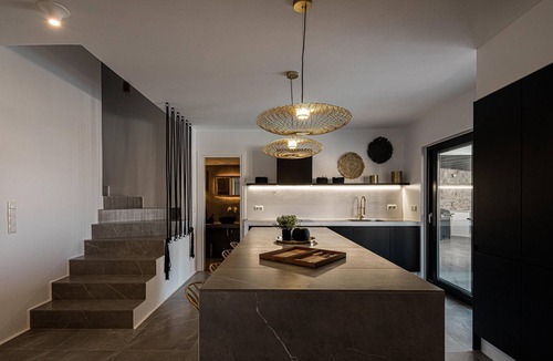 Mikri Vigla Villa | Hillside Villa in Mikri Vigla, Seaview, Pool, & Jacuzzi