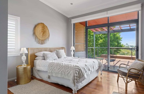 Merewether House | Hilltop Hideaway - Family Escape