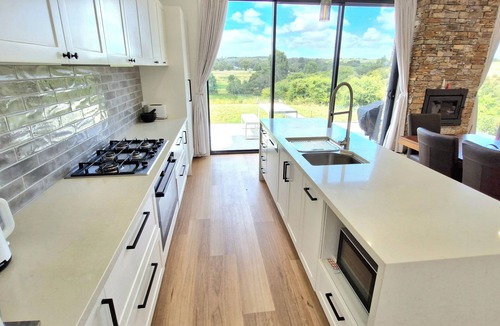 Creswick House | Hilltop Retreat Creswick Near Daylesford Ballarat