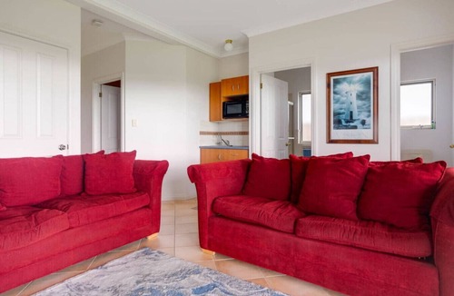 Nangkita House | Hindmarsh Hideaway- Waterfront, pet friendly, NBN,