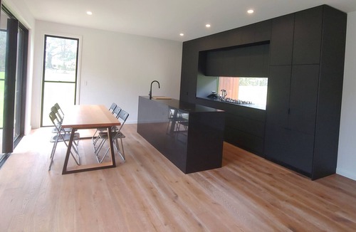 Advancetown Cabin | Hinze Dam Luxury Cabin