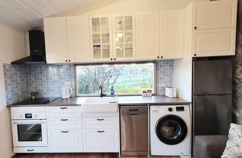 Creswick House | Historic Bluestone Cottage in Creswick EST 1860
