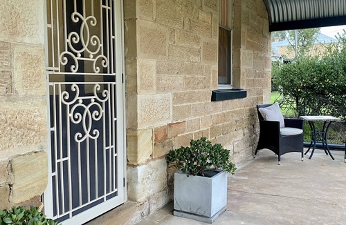 Rylstone Cottage | Historic Stone Cottage R - hotel linens - exceptional clean - 2min walk to town
