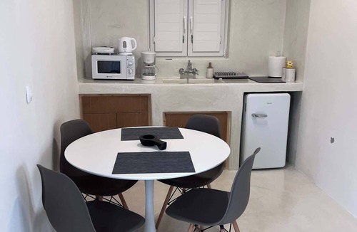 Exo Gonia House | Historic Winery Estate 5 Houses Sleeps 18