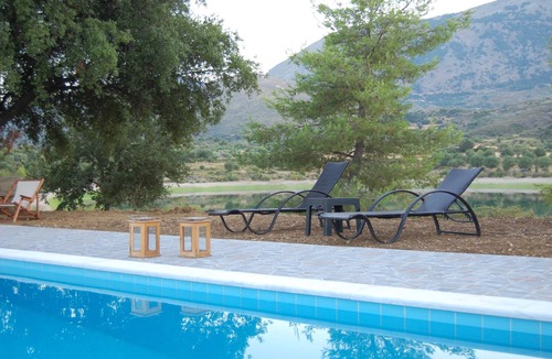 Eleios-Pronnoi Cottage | Holiday cottage with shared swimming pool and lake view in the countryside.