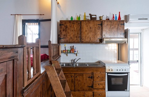 South Rhodes House | Holiday Home '1900's Traditional House in Asklipio' with Private Terrace, Wi-Fi and Air Conditioning