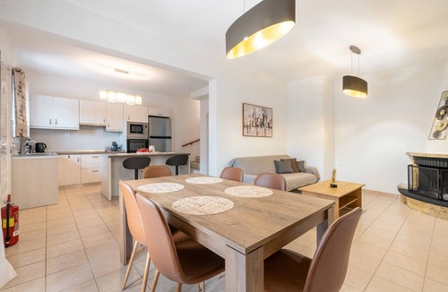 Soroni House | Holiday Home 'Absinthia Chorostasi'