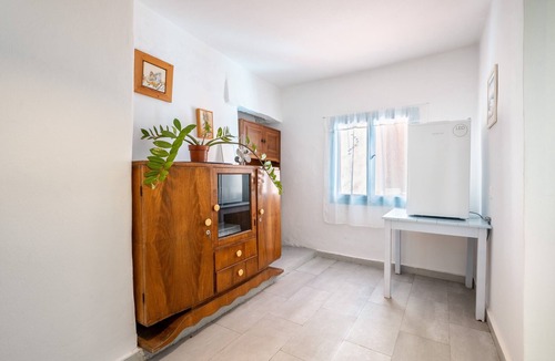 Rhodes Town House | Holiday Home 'Katia's Home Ground Floor' with Shared Garden, Wi-Fi and Air Conditioning