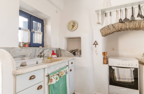 Exomvourgo House | Holiday Home 'Kykladen White House' with Mountain View and Shared Terrace