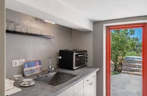 Aegiali House | Holiday Home 'Livadi House Amorgos' with Sea View, Wi-Fi and Air Conditioning