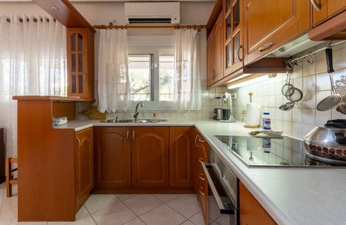 Saronikos House | Holiday Home 'Luxury Country House' with Mountain View, Wi-Fi and Air Conditioning
