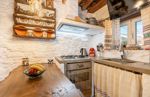 Embonas House | Holiday Home 'Mannas House 2' with Mountain View, Wi-Fi and Air Conditioning