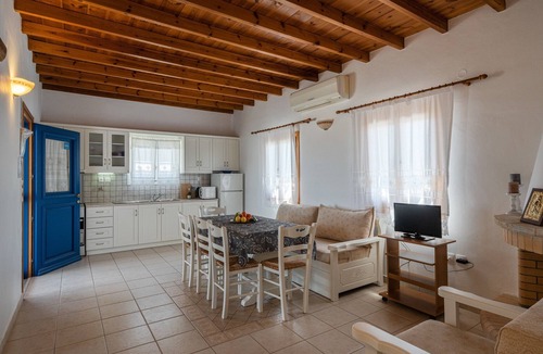 Aliki House | Holiday Home "Maria's Village Two Bedroom House 1" with Sea View, Balcony & Wi-Fi