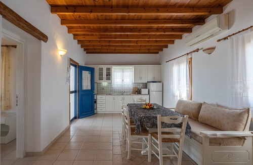 Aliki House | Holiday Home "Maria's Village Two Bedroom House 1" with Sea View, Balcony & Wi-Fi