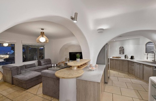 Platis Gialos House | Holiday home "Paraga Villa 1" with hot tub