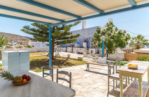 Tinos House | Holiday Home 'Porto Galinini' with Sea View, Wi-Fi and Air Conditioning