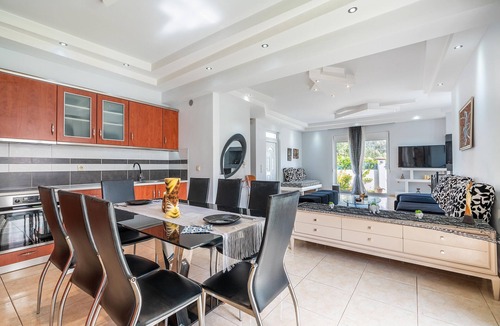 Pastida Villa | Holiday Home 'Villa Semina' with Private Pool, Wi-Fi and Air Conditioning