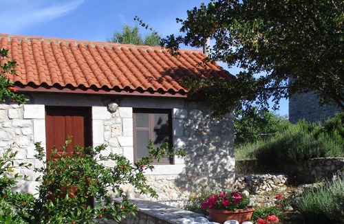 Fokiano House | Holiday Home With Garden in Leonidio