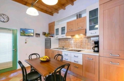 Sitia House | Holiday home with view of the water