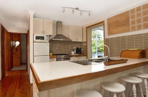 Vincentia House | Holiday on Foley - Vincentia - 5 Minute stroll to Orion Beach, Pet Friendly