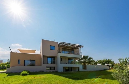 Tingaki House | Holiday villa "Xenos 2" with view of the water