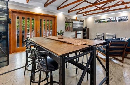 Holloways Beach House | Holloways Beach Haven 4BR - Pool, 300 mtrs to beach